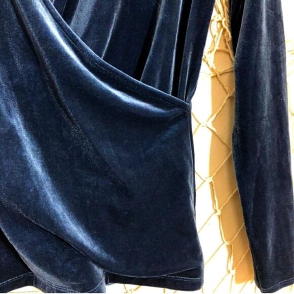 J CREW Velvet Wrap Top Sz Small - Picture 7 of 10
